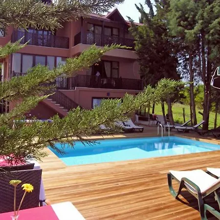 Pine Garden Aparthotel 4*